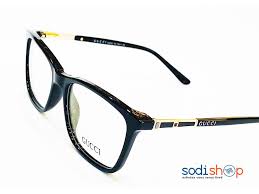 Michele is having none of the slick gucci aesthetic that descended down through the tenure of his predecessor and former boss, frida giannini. Lunette Gucci Forme Rectangle Couleur Noir Or Dl00106 Sodishop