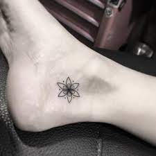 Tattoo Designs For Women Are Delicate Sweet Spicy And Cute Small Pieces Of Magical Art Tattooed On Small Feminine Tattoos Discreet Tattoos Feminine Tattoos
