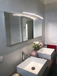 È consigliabile regolare l'illuminazione in base alla larghezza o all'altezza dello specchio. Applique Da Bagno