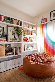10 Totally Modern Rooms That Rock A 1970 S Style 70s Home Decor Eclectic Living Room Retro Home