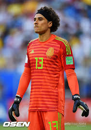 기예르모 오초아(36, 클럽 아메리카)가한국의 4강 진출을 막았다.멕시코는 31일 일본 요코하마 국제스타디움에서 벌어진 한국과의 남자축구 8. ë‚˜í´ë¦¬í–‰ ìž„ë°• ì˜¤ì´ˆì•„ ê´€ê±´ì€ ì¶œì „ ì‹œê°„ ë³´ìž¥ ì¡°ì„ ì¼ë³´