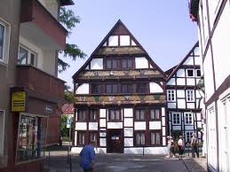 Wenn sie jetzt ein haus in paderborn kaufen, sollten sie auch die pläne für die zukunft berücksichtigen. Datei Paderborn Adam Und Eva Haus Jpg Wikipedia