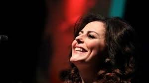 بعد معانتها مع مرض السرطان. 4svmq Zc8xc7tm