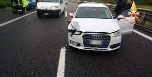 Con l'arrivo dell'audi a1, la cui prima generazione è stata presentata nel 2010, la casa dei quattro anelli ha voluto avvicinare un pubblico più giovane proponendo un'auto dalle dimensioni compatte, come mai prima d'ora nella storia del brand di ingolstadt. Scontro Tra Tre Auto Sull Autostrada A Falerna Feriti