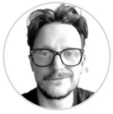 A motion designer. A graphic designer. And a video editor too