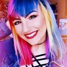 Janine Daley's Instagram, Twitter & Facebook