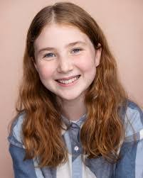 Eliza Riley's Instagram, Twitter & Facebook