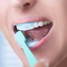 Gigi yang putih dan bersih mampu meningkatkan rasa percaya diri khususnya saat berhadapan dengan orang lain. 5 Cara Memutihkan Gigi Kuning Yang Membandel Dengan Baking Soda Health Liputan6 Com