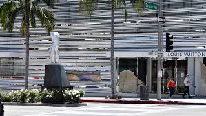 She then asked me if the ipod case had any sentimental. Tourists High End Shoppers Slowly Returning To Rodeo Drive Wbma