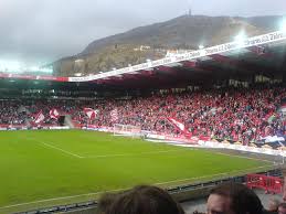 Brann m (definite singular brannen, indefinite plural brannar, definite plural brannane) fire (the concrete occurrence of fire) File Brann Stadion3 Jpg Wikimedia Commons