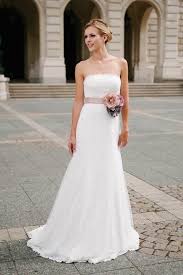 Maybe you would like to learn more about one of these? Schlichtes Brautkleid Schmal Und Elegant Mit Schleppe Brautkleid Schlicht Brautmode Hochzeit