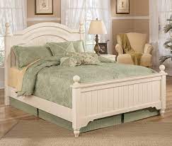Cottage Retreat Queen Size Poster Bed By Signature Design By Ashley Contemporary Bedroom Furniture Sets Furniture Bed With Underbed