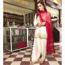 Glamazon Maya Ali Looking Desi Chic In A Kokabzia Ivory Handcrafted Kurta Shalwar For A Tvc Shoo Pakistani Engagement Dresses Pakistan Dress Pakistani Outfits