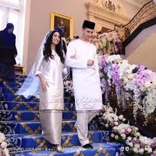 Tunku tun aminah maimunah iskandariah was born on 8 april 1986 as the second child and only daughter of the current sultan ibrahim ismail of johor and his wife permaisuri (queen consort) raja zarith sofia. Dennis Muhammad Abdullah Instagram
