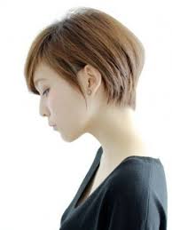 ショートボブ ミディアムボブ 大人の女性に似合うヘアスタイルまとめ キナリノ ヘアカット ヘアースタイル ヘアスタイル