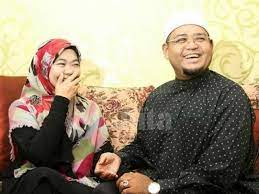 Ustazah norhafizah musa (official), kuala lumpur, malaysia. Bab Jodoh Ini Pegangan Datuk Ustazah Norhafizah Musa Mengapa Suaminya Dikatakan Pilihan Istimewa Dari Allah Mingguan Wanita