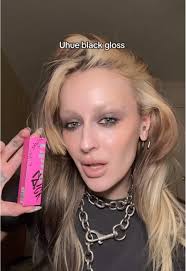 Exploring the Best Black Lip Gloss for Editorial Makeup