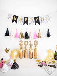 Make Your Own New Years Eve Diy Decorations With This Post Featuring 5 Simple Pink Black Diy New Years Eve Decorations New Years Eve Decorations Pink And Gold