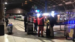 Si vous souhaitez consulter les horaires des trains perpignan paris pour un jour spécifique, introduisez la date de départ du train perpignan et nous vous proportionnerons les horaires. Un Tgv Paris Lille Bloque Une Grande Partie De La Nuit A Oignies Pres De Lens