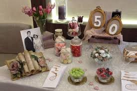 La idea es que juegues con la combinación de varios para la decoración del candy bar de boda. Decoracion Con Globos Y Candy Bar Estilo Vintage Para Bodas De Oro La Tavola Dulce