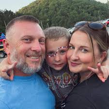 This sweet girl, who slept the entire newborn session, just being oh so  cute and making tiny newborn whimpers. Bizzy