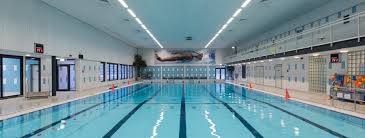 Recreatiecentrum zevenkampse ring is een multifunctionele accommodatie met zwembad, sporthal, wellnessfaciliteiten en een brasserie, gelegen aan de rand van rotterdam. Een Bezoek Aan Het Zwembad Rotterdam Zwemt