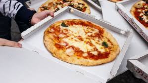 As for the sauce, italians only use plain tomato sauce. Italian Pizza There S A Right Way To Make Pizza And That S The Italian Way