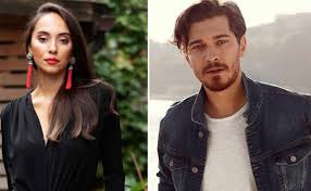 İşte, duygu sarışın ile ilgili son durum ve güncel haberler! Cagatay Ulusoy Karantina Gunlerinde Sevgilisi Duygu Sarisin La Birlikte Villasina Kapandi