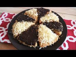 Sebutlah pisang goreng, pisang bakar, piscok atau pisang coklat, hingga yang sedang tren saat ini kue ini terbuat dari adonan singkong parut yang dikukus, diberi aneka warna, lalu diisi pisang raja 20 resep olahan telur sederhana dan enak. Cara Membuat Nugget Pisang Kekinian Youtube Makanan Resep Sederhana Makanan Dan Minuman
