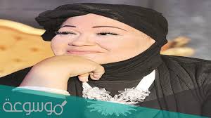 دخلت عالم الفن عبر الفرق الغنائية في نهاية السبعينيات، ساعدها على ذلك صلة القرابة التي تجمعها مع. ÙƒÙ… Ø¹Ù…Ø± Ø§Ù†ØªØµØ§Ø± Ø§Ù„Ø´Ø±Ø§Ø­ Ù…ÙˆØ³ÙˆØ¹Ø© Ù†Øª