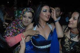 استنكرت الفنانة المصرية، سمية الخشاب، البيان الذي أصدره طليقها، المطرب المصري، أحمد سعد، أمس الأحد، بشأن صدور حكم بحبسها بسبب وردا منها على وصف سعد للحكم الصادر بأنه خطأ إجرائي وقع دون علمه وهو خارج البلاد، أكدت سمية الخشاب في مداخلة هاتفية مع. Ø§Ù„Ø¯Ø¨ Ø§Ù„Ø¯Ø§Ø´Ø± Ø³Ù…ÙŠØ© Ø§Ù„Ø®Ø´Ø§Ø¨ Ø¥Ø³ØªØ­Ù‚Øª Ø®ØªÙ… Ø§Ù„Ø±Ø³ÙˆÙ„ Ø¹Ù† Ø¬Ø¯Ø§Ø±Ø© Ù„Ø£Ø¯ÙˆØ§Ø±Ù‡Ø§ Ø§Ù„Ù…Ù…ÙŠØ²Ø© Style Fashion Halter Dress