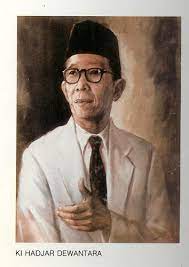 Biografi sekilas ki hajar dewantara, lahir pada tanggal 2 mei 1889 di yogyakarta dengan nama raden mas soewardi soeryaningrat. Biografi Singkat Tokoh Ki Hajar Dewantara Bapak Pendidikan Nasional