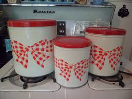 This country kitchen canister set has good size and the food remains fresh for long because of the tight seal. Red And White Kitchen Canisters Instaimage