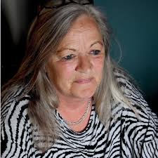 Efter storbranden: Nu försöker Gunilla bygga upp sitt nya hem