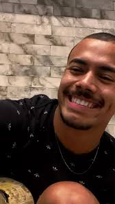 Música autoral que brinca com melodias rsrsrsrs, Chapéu Branco