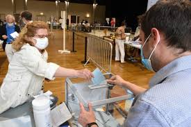 Des candidats sur le marché de catus. X5vrl22rmo5cqm