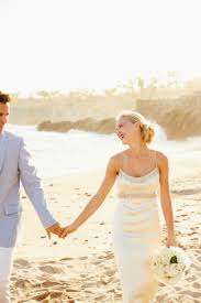 20 breezy beach wedding hairstyles the right hairstyles. Beach Wedding Hairstyle Ideas The Best Hairstyles To Wear For A Beach Wedding Glamour