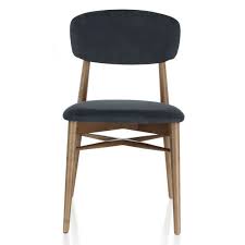 Mixez des chaises design transparentes avec des chaises scandinaves pour plus d'originalité ! Chaise Design Bois Fonce Et Tissu Gris Anthracite Ida