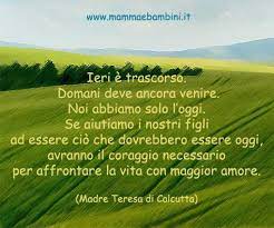 Tra le frasi più significative del mondo ci sono quelle di un personaggio celebre che ha fatto la storia: Frasi Di Madre Teresa Di Calcutta Mamma E Bambini Madre Teresa Calcutta Citazioni Famose