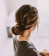 Chignon basso e spettinato small things blog, up hairstyles, pretty hairstyles, wedding hairstyles. Chignon Basso Come Fare L Acconciatura Chic Che Non Passa Mai Di Moda