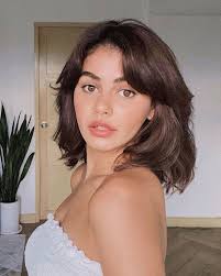 Best hairstylrs for short forehead : 10 Best Flattering Haircuts For A Big Forehead