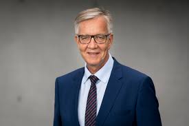 Since 2015 he is leading the faction of die linke, the left with sahra wagenknecht in. Profil Fraktion Die Linke Im Bundestag