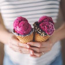 Cara membuatnya bisa dikatakan mudah dengan mewarnai setiap stik es krim seperti bulu burung. 9 Cara Dan Resep Membuat Es Krim Di Rumah Tanpa Alat Secara Mudah Dan Murah Merdeka Com