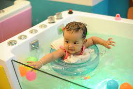 Kolam renang bayi & anak. Baby Spa Perawatan Bayi Yang Menyenangkan Dan Penuh Manfaat