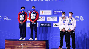 Thomas daley of great britain poses with his gold medal after winning the men's 10m platform final on day four of the fina diving world cup at the tokyo aquatics centre on may 04, 2021 in team gb's tom daley, who won gold in the 10m synchronised event on saturday. Daley And Lee Win Gold And Crowned European Champions In Budapest