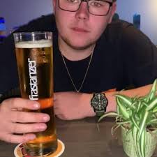 🎶 Muzikale Feestavond in het Bergs Winterparadijs! ❄️🎉 Maak je klaar voor  een avond vol muziek, gezelligheid en meezingers in het Bergs  Winterparadijs! 🕗 20:00