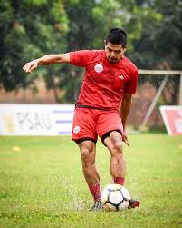Bambang pamungkas (conceived 10 june 1980), otherwise called bepe, is an indonesian proficient footballer who plays for persija jakarta in the indonesia. Bambang Pamungkas Wallpapers Wallpaper Cave