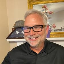 🇺🇸 It's important to me that my current and future clients know that I'm  a proud American, and I'm grateful for the incredible opportunities I've  had along the way.