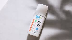 Meskipun cocok untuk kulit cenderung berminyak, namun penggunaannya tidak boleh berlebihan. 7 Hydrating Toner Yang Bagus Untuk Kulit Kering Moiamor
