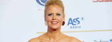 Die blondine ist nicht nur erfolgreiche unternehmerin, sondern auch moderatorin, schauspielerin und entertaine. Shitstorm Gegen Barbara Schoneberger Ihr Bild Von Mannlichkeit